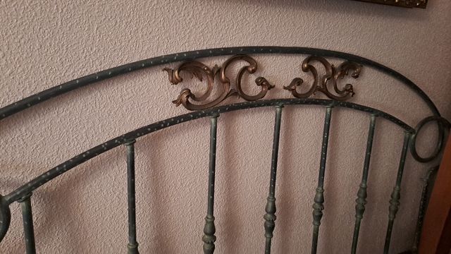 Cabecero de bronce