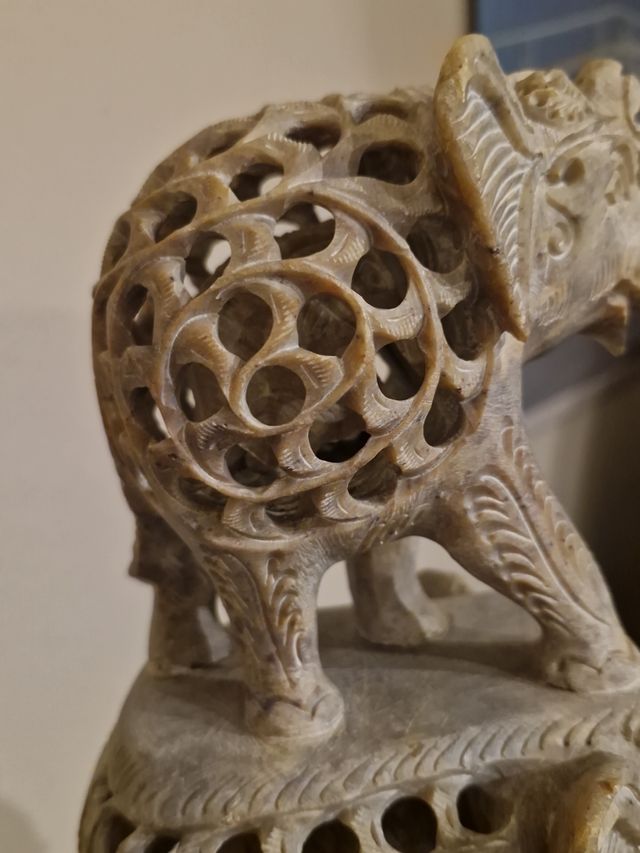 Elefanti in pietra saponaria