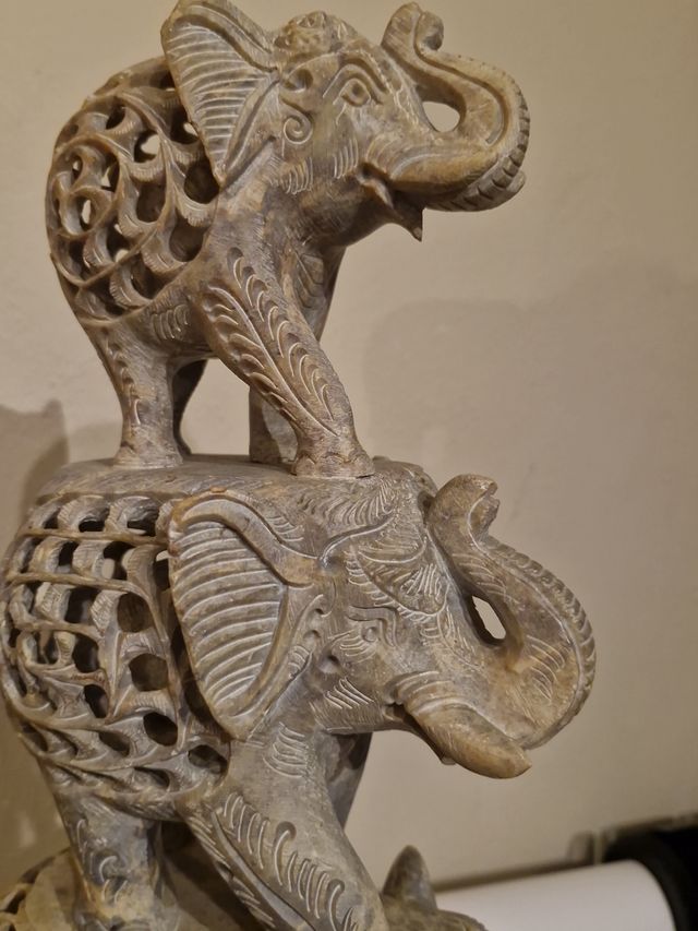 Elefanti in pietra saponaria