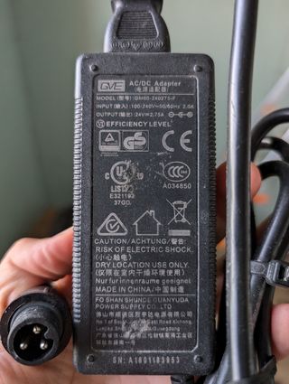 Fuente de alimentación AC/DC 24V 2.75A