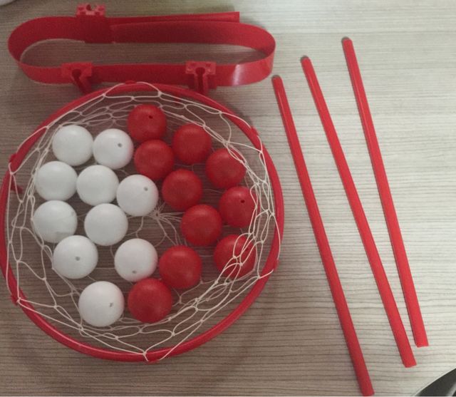 Juego canasta para la cabeza