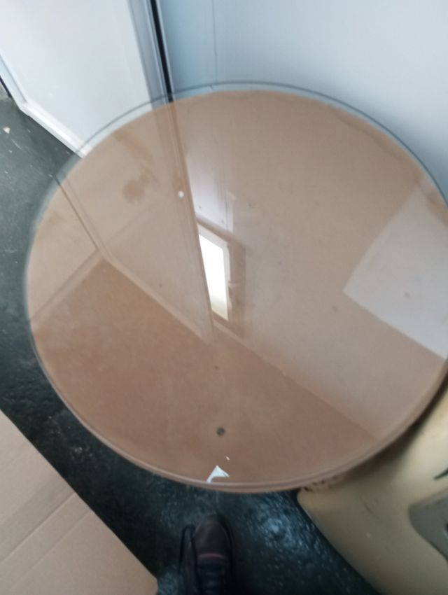 Mesita redonda con cristal