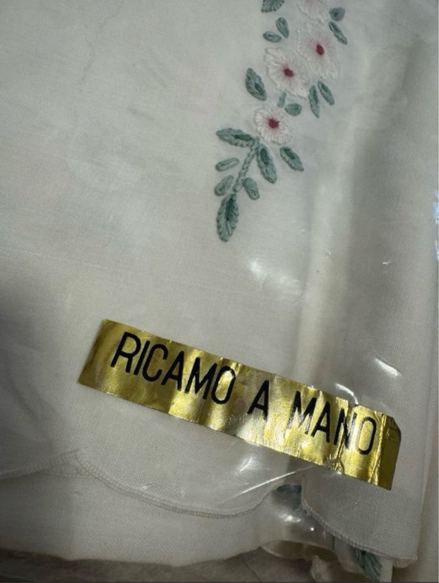 Tovaglia ricamata a mano 12 persone