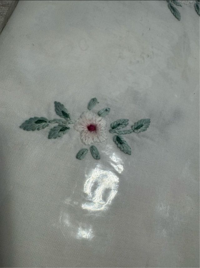 Tovaglia ricamata a mano 12 persone