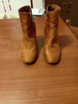 Stivaletti donna in finto camoscio n.36