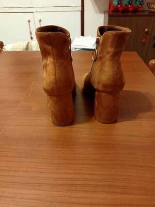 Stivaletti donna in finto camoscio n.36