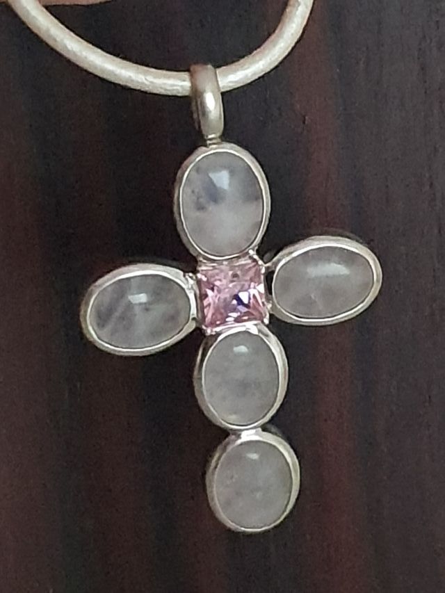 Colgante cruz plata de ley y piedra luna