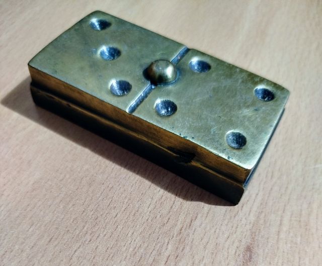 Ficha De Dominó Artesanal De Bronce