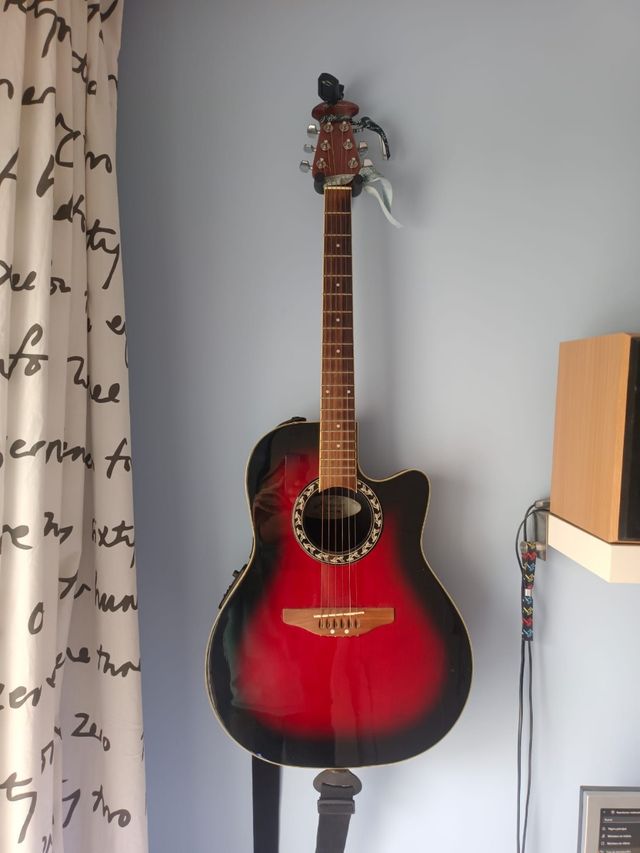 Guitarra electroacústica OVATION
