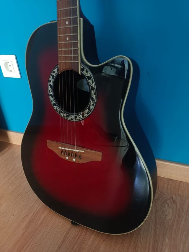 Guitarra electroacústica OVATION
