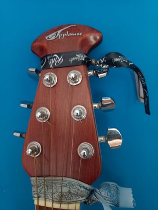 Guitarra electroacústica OVATION