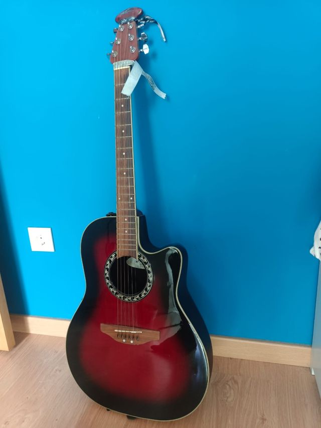 Guitarra electroacústica OVATION