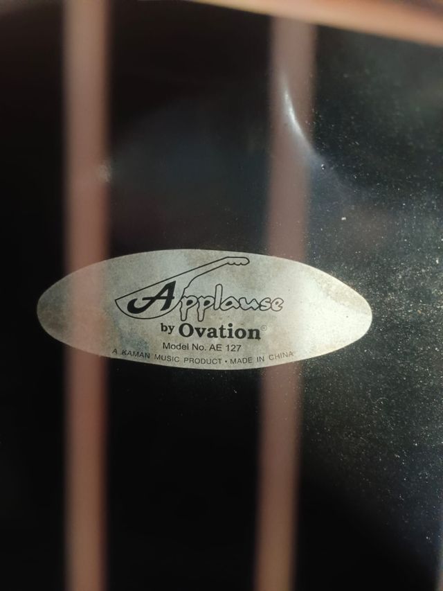 Guitarra electroacústica OVATION