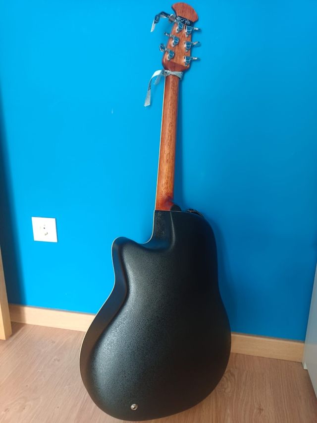 Guitarra electroacústica OVATION