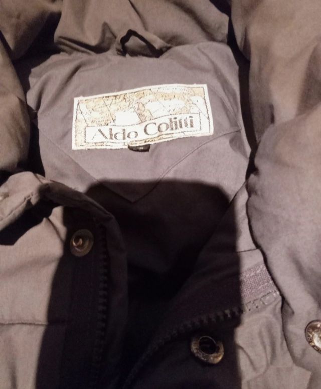 Plumón gris marca Aldo