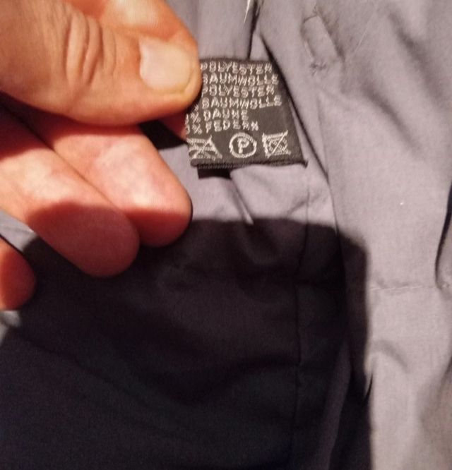 Plumón gris marca Aldo