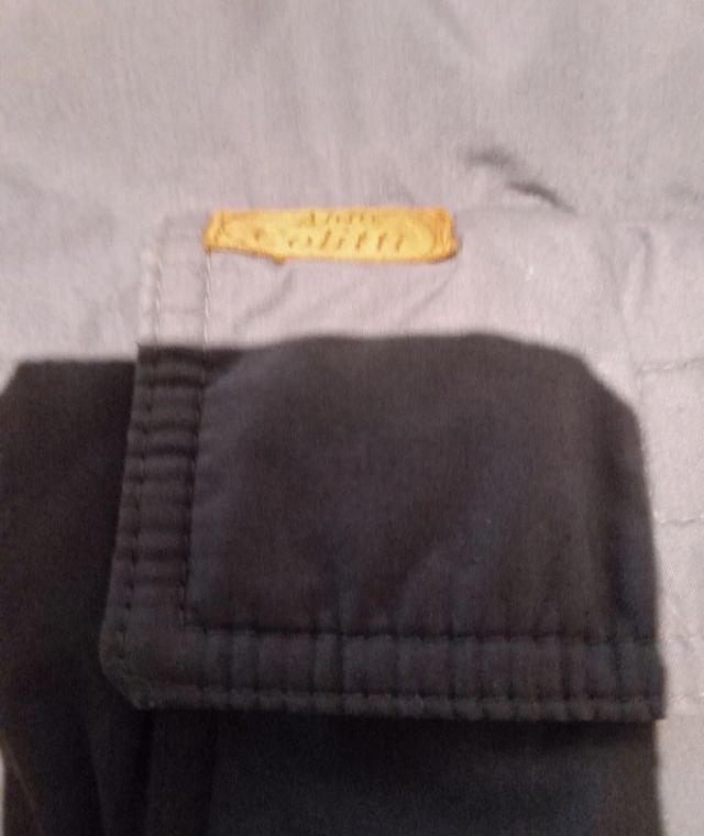 Plumón gris marca Aldo