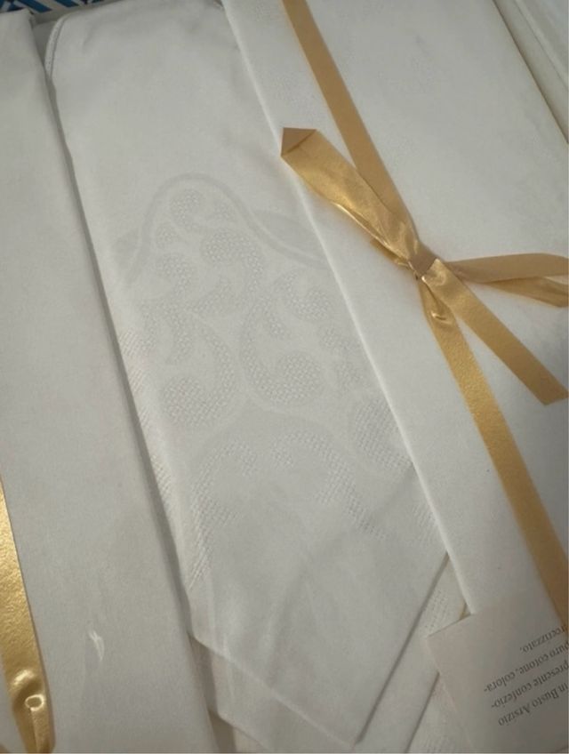 Tovaglia 12 persone. Colore bianco