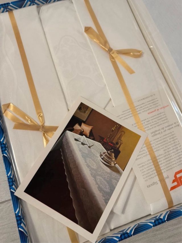 Tovaglia 12 persone. Colore bianco