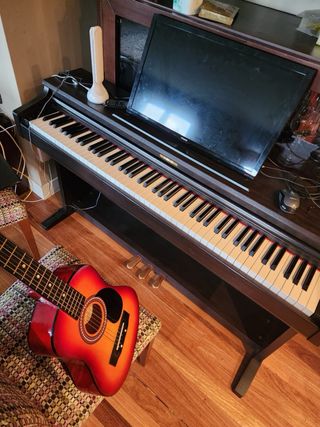 Piano Kawai. Menos de 1 año