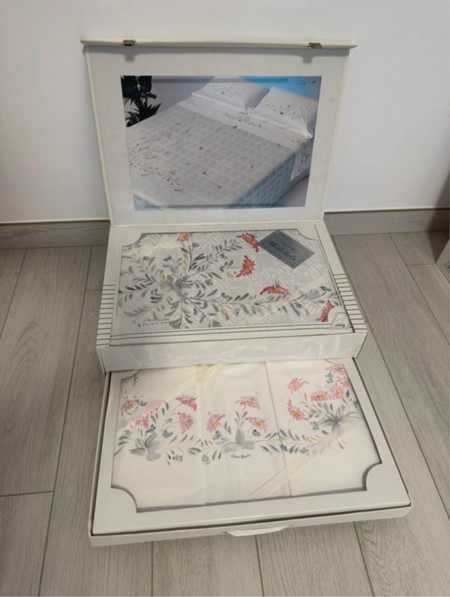 Set coordinato. Copriletto più lenzuola. Dipinto.