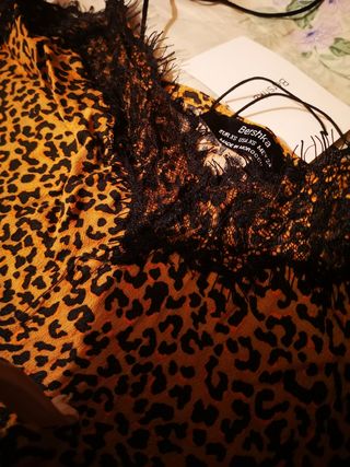 Niki de tirantes de leopardo