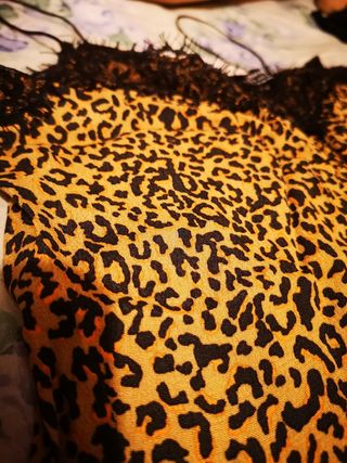 Niki de tirantes de leopardo