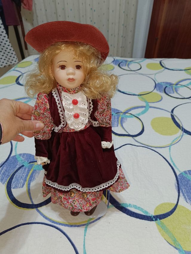 Muñeca porcelana
