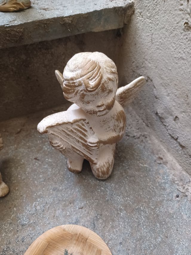 angioletti in gesso e ceramica