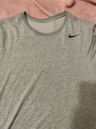 3 Camisetas Nike y Puma