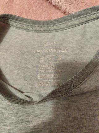 3 Camisetas Nike y Puma