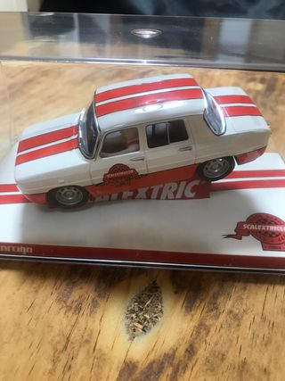 Coche Scalextric 6372 Renault 8