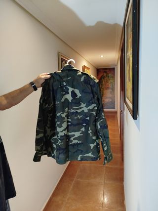Chaqueta de mujer camuflaje en verde