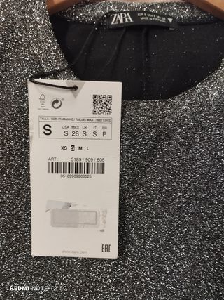 Vestido plateado de Zara con etiqueta 