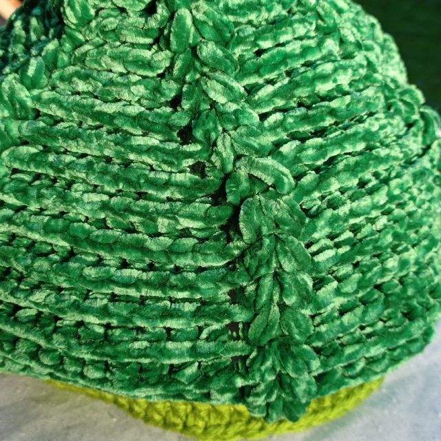 HAND KNITTED GREEN WOOL HAT