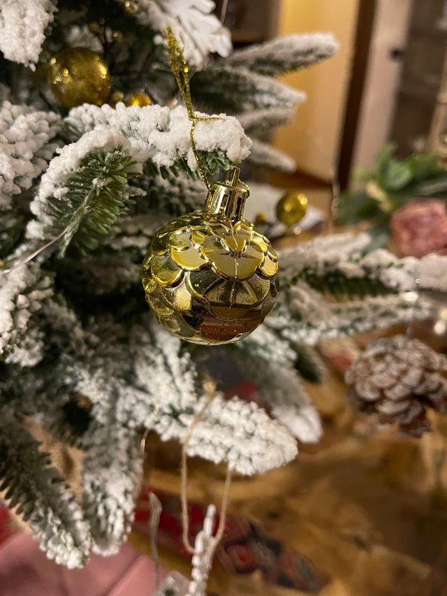 Albero con decorazioni