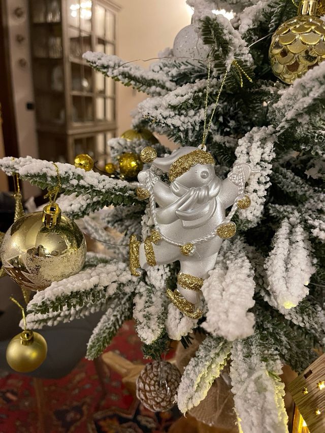 Albero con decorazioni