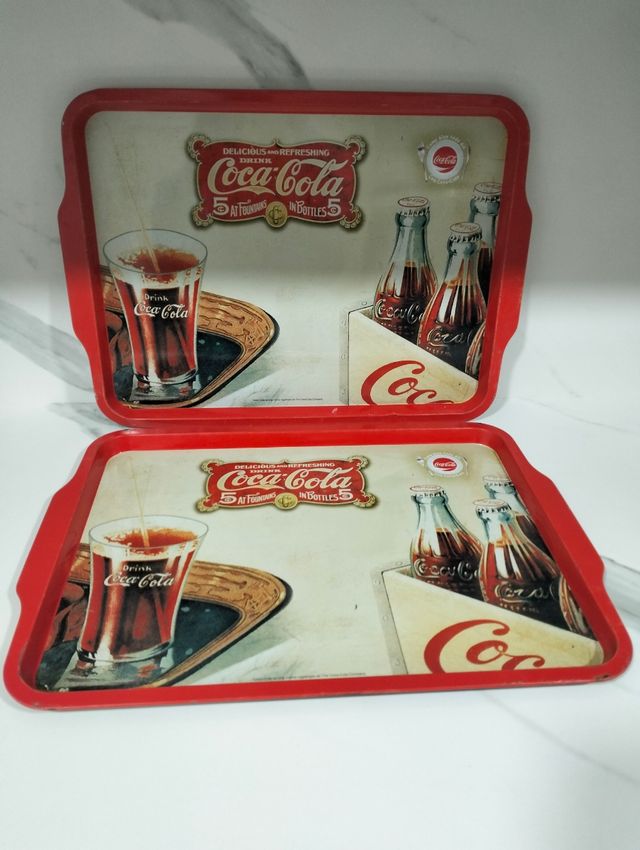 Dos bandejas de Coca Cola orginales