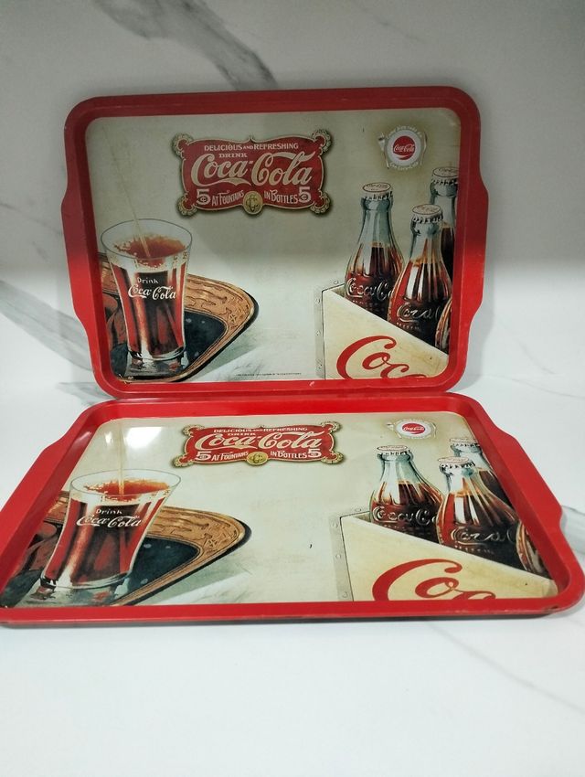 Dos bandejas de Coca Cola orginales