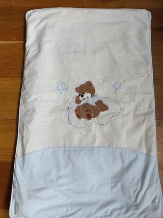 Colcha de cuna y chichonera