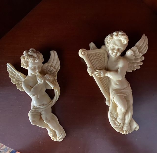 Antiguas figuras de ángeles. Querubines 