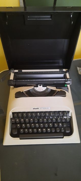 Máquina de escribir Olivetti Lettera 10