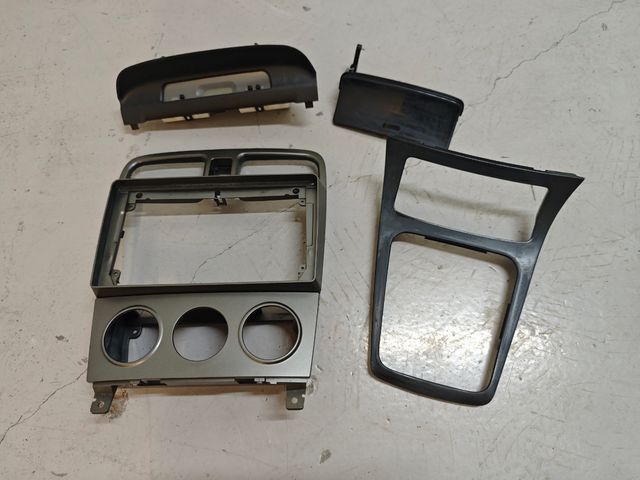 CONSOLA CENTRAL SUBARU FORESTER SG 