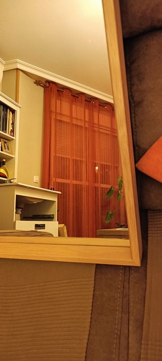 Espejo tono roble claro de Ikea