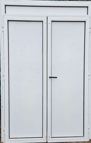 Puerta de aluminio de dos banderas