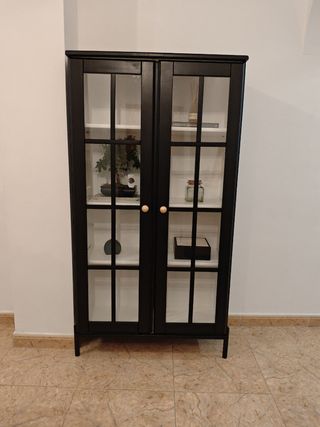 Vitrina de madera maciza 