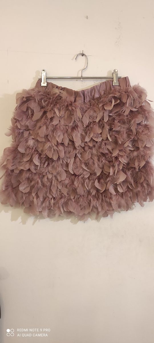 Falda de plumas