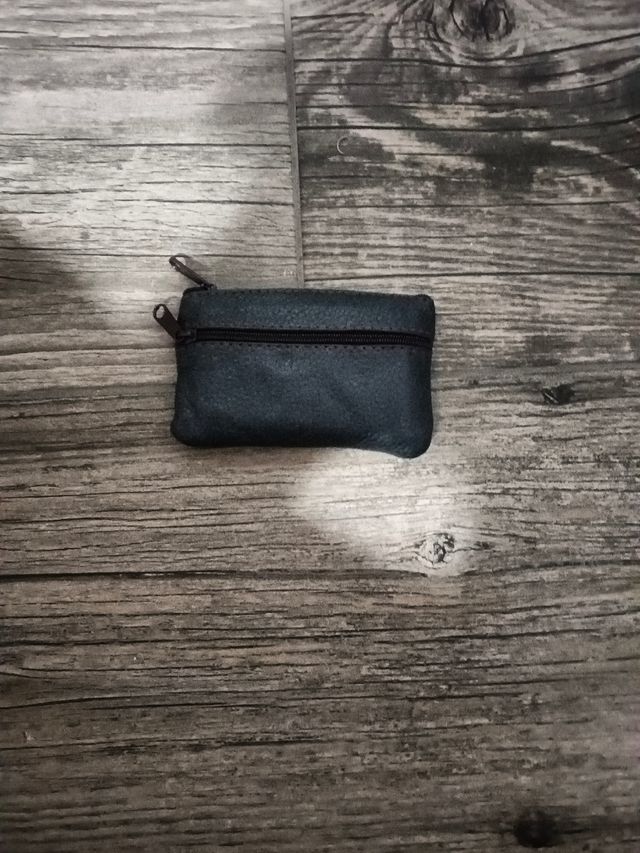 Cartera azul oscuro de piel 