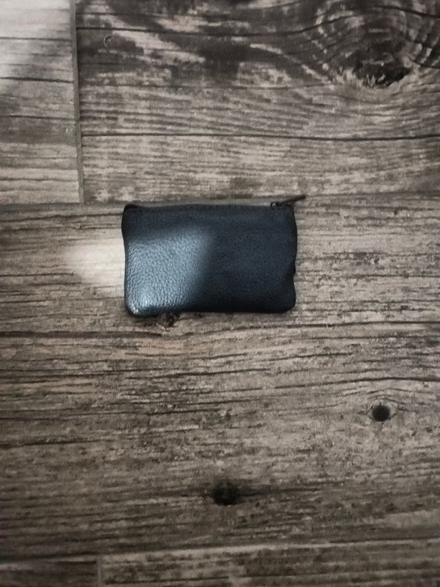 Cartera azul oscuro de piel 