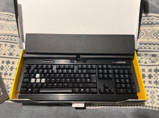 Teclado Corsair K70 RGB MK2